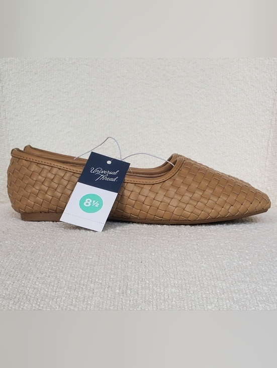 Universal Thread Shoes - NWT Universal Thread Woven Pointed-Toe Flat Memory Foam in Tan Size 8.5